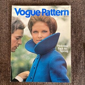 Vintage VOGUE Pattern Book International 1972 RARE
